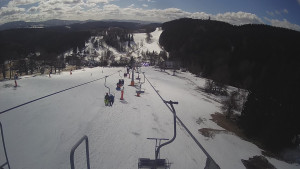 Snow park Paprsek - Lanovka - pohled dolů - 16.3.2023 v 11:15