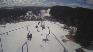 Snow park Paprsek - Lanovka - pohled dolů - 16.3.2023 v 11:20