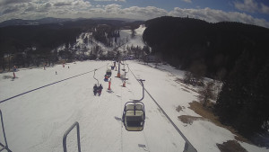 Snow park Paprsek - Lanovka - pohled dolů - 16.3.2023 v 11:30
