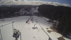 Snow park Paprsek - Lanovka - pohled dolů - 16.3.2023 v 12:05