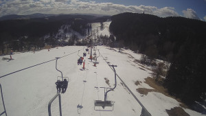 Snow park Paprsek - Lanovka - pohled dolů - 16.3.2023 v 12:10