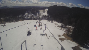 Snow park Paprsek - Lanovka - pohled dolů - 16.3.2023 v 12:15