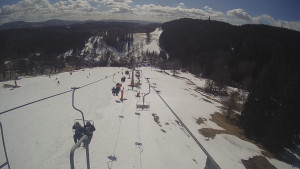 Snow park Paprsek - Lanovka - pohled dolů - 16.3.2023 v 12:20