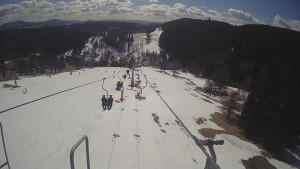 Snow park Paprsek - Lanovka - pohled dolů - 16.3.2023 v 12:25