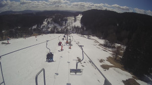 Snow park Paprsek - Lanovka - pohled dolů - 16.3.2023 v 12:30