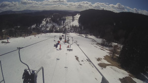 Snow park Paprsek - Lanovka - pohled dolů - 16.3.2023 v 12:35