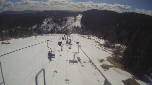 Snow park Paprsek - Lanovka - pohled dolů - 16.3.2023 v 12:40