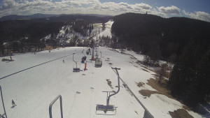 Snow park Paprsek - Lanovka - pohled dolů - 16.3.2023 v 12:45