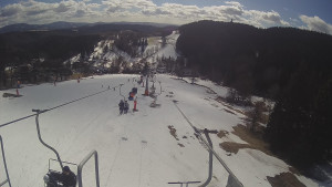 Snow park Paprsek - Lanovka - pohled dolů - 16.3.2023 v 12:50