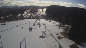 Snow park Paprsek - Lanovka - pohled dolů - 16.3.2023 v 13:00