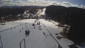 Snow park Paprsek - Lanovka - pohled dolů - 16.3.2023 v 13:15