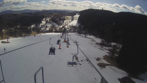 Snow park Paprsek - Lanovka - pohled dolů - 16.3.2023 v 13:25
