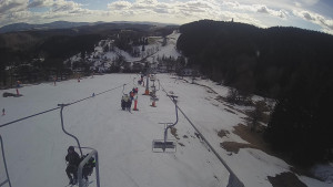 Snow park Paprsek - Lanovka - pohled dolů - 16.3.2023 v 13:45