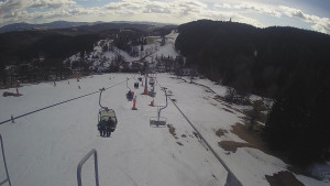 Snow park Paprsek - Lanovka - pohled dolů - 16.3.2023 v 13:50