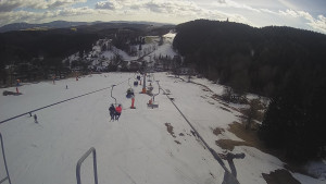 Snow park Paprsek - Lanovka - pohled dolů - 16.3.2023 v 14:00