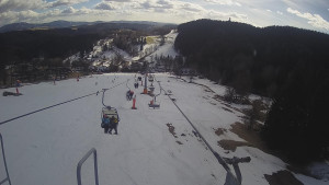 Snow park Paprsek - Lanovka - pohled dolů - 16.3.2023 v 14:05