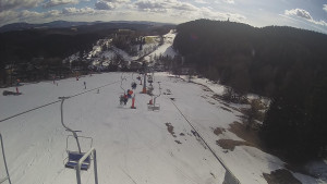 Snow park Paprsek - Lanovka - pohled dolů - 16.3.2023 v 14:10