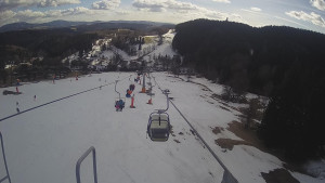 Snow park Paprsek - Lanovka - pohled dolů - 16.3.2023 v 14:15