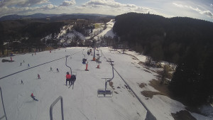 Snow park Paprsek - Lanovka - pohled dolů - 16.3.2023 v 14:25