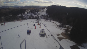 Snow park Paprsek - Lanovka - pohled dolů - 16.3.2023 v 14:35