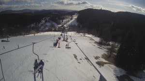 Snow park Paprsek - Lanovka - pohled dolů - 16.3.2023 v 14:40