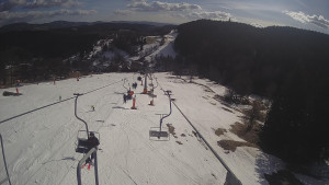 Snow park Paprsek - Lanovka - pohled dolů - 16.3.2023 v 14:45