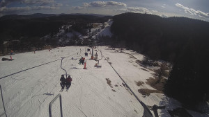 Snow park Paprsek - Lanovka - pohled dolů - 16.3.2023 v 14:55