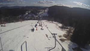 Snow park Paprsek - Lanovka - pohled dolů - 16.3.2023 v 15:00