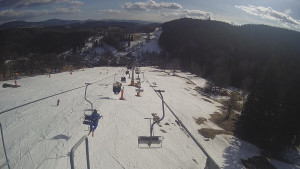 Snow park Paprsek - Lanovka - pohled dolů - 16.3.2023 v 15:05