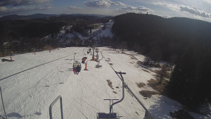 Snow park Paprsek - Lanovka - pohled dolů - 16.3.2023 v 15:25