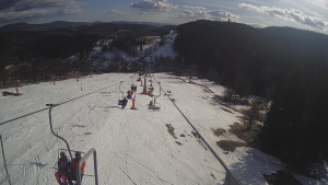 Snow park Paprsek - Lanovka - pohled dolů - 16.3.2023 v 15:30