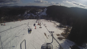 Snow park Paprsek - Lanovka - pohled dolů - 16.3.2023 v 15:35
