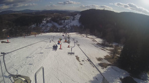 Snow park Paprsek - Lanovka - pohled dolů - 16.3.2023 v 15:50