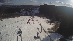 Snow park Paprsek - Lanovka - pohled dolů - 16.3.2023 v 16:00