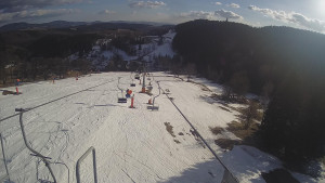 Snow park Paprsek - Lanovka - pohled dolů - 16.3.2023 v 16:05
