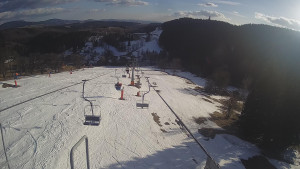 Snow park Paprsek - Lanovka - pohled dolů - 16.3.2023 v 16:20
