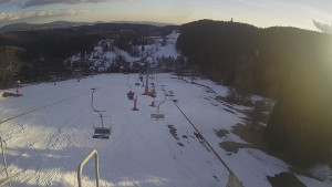 Snow park Paprsek - Lanovka - pohled dolů - 16.3.2023 v 17:00