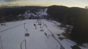 Snow park Paprsek - Lanovka - pohled dolů - 16.3.2023 v 17:05