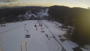Snow park Paprsek - Lanovka - pohled dolů - 16.3.2023 v 17:10