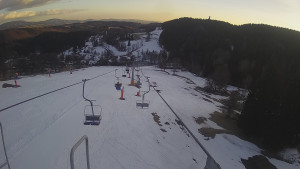 Snow park Paprsek - Lanovka - pohled dolů - 16.3.2023 v 17:25