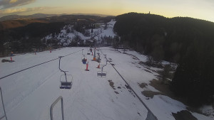 Snow park Paprsek - Lanovka - pohled dolů - 16.3.2023 v 17:30