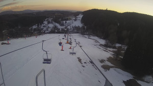 Snow park Paprsek - Lanovka - pohled dolů - 16.3.2023 v 17:45