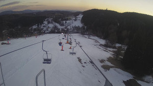 Snow park Paprsek - Lanovka - pohled dolů - 16.3.2023 v 17:50