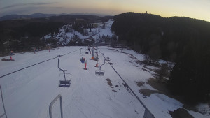Snow park Paprsek - Lanovka - pohled dolů - 16.3.2023 v 18:00