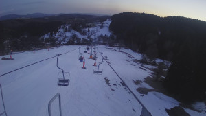 Snow park Paprsek - Lanovka - pohled dolů - 16.3.2023 v 18:10