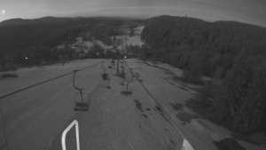 Snow park Paprsek - Lanovka - pohled dolů - 17.3.2023 v 05:20