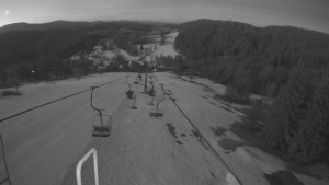 Snow park Paprsek - Lanovka - pohled dolů - 17.3.2023 v 05:25