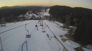 Snow park Paprsek - Lanovka - pohled dolů - 17.3.2023 v 06:05