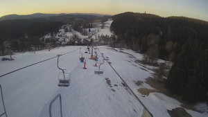 Snow park Paprsek - Lanovka - pohled dolů - 17.3.2023 v 06:20