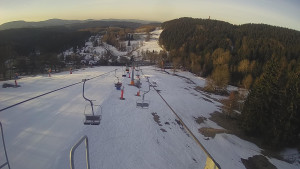 Snow park Paprsek - Lanovka - pohled dolů - 17.3.2023 v 06:40